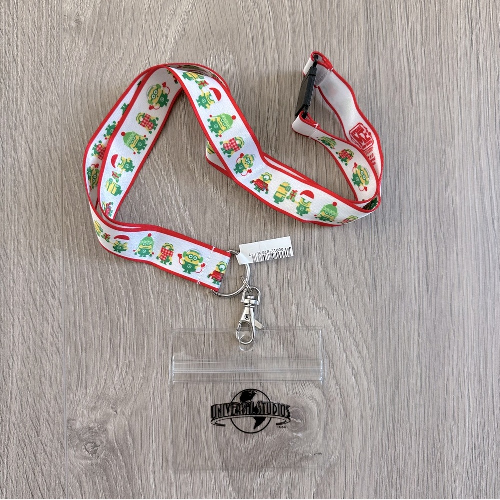 🆕 Universal Studios Despicable Me Christmas Holiday Minions Lanyard